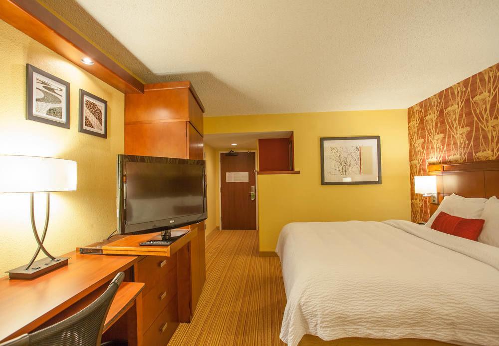 Courtyard By Marriott Charlotte Airport Loso Экстерьер фото