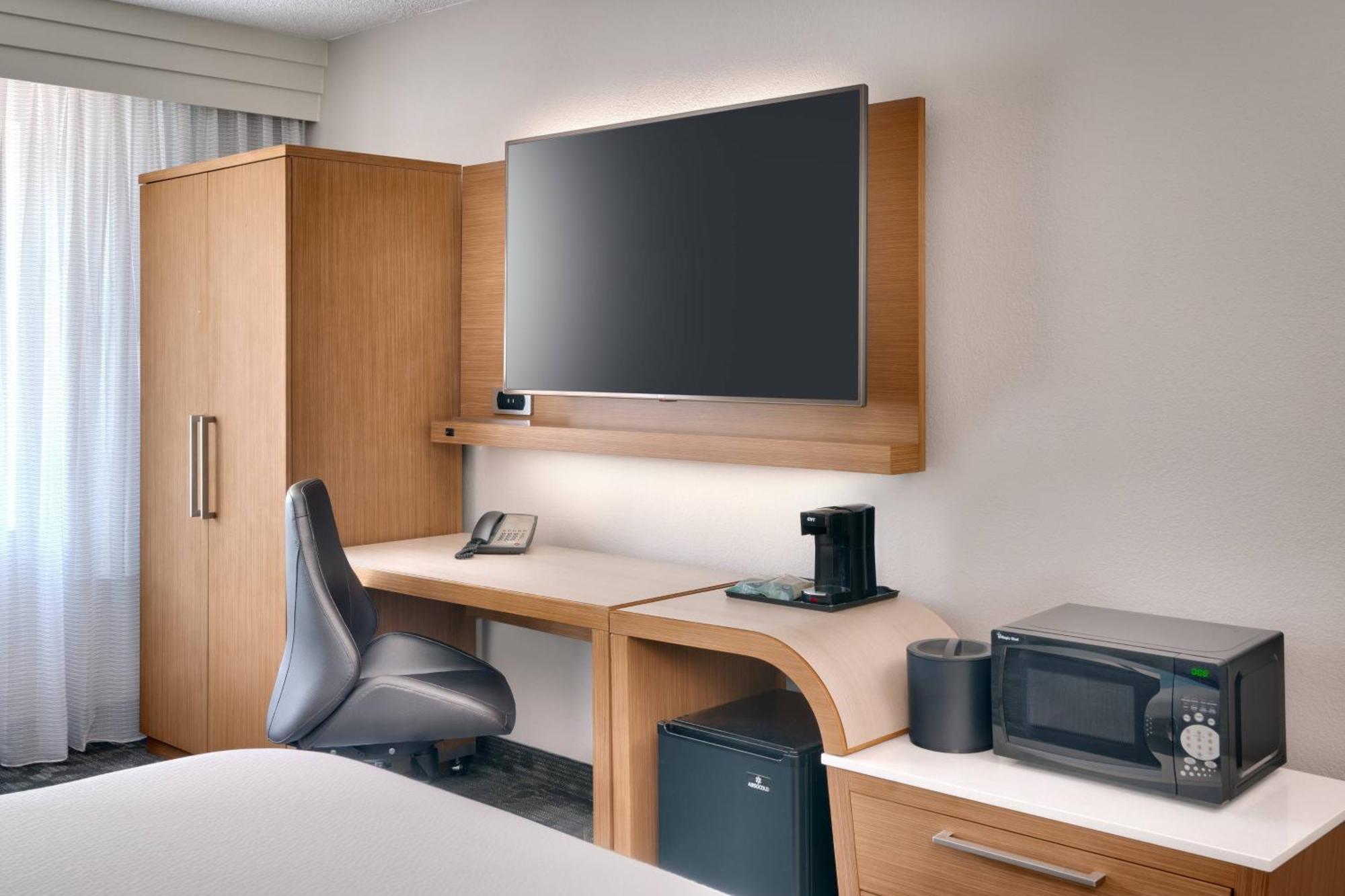 Courtyard By Marriott Charlotte Airport Loso Экстерьер фото