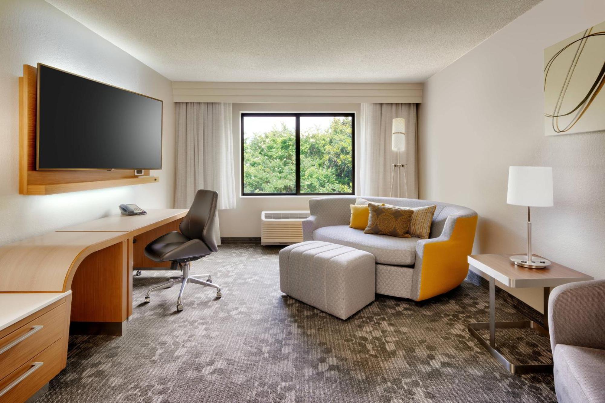 Courtyard By Marriott Charlotte Airport Loso Экстерьер фото