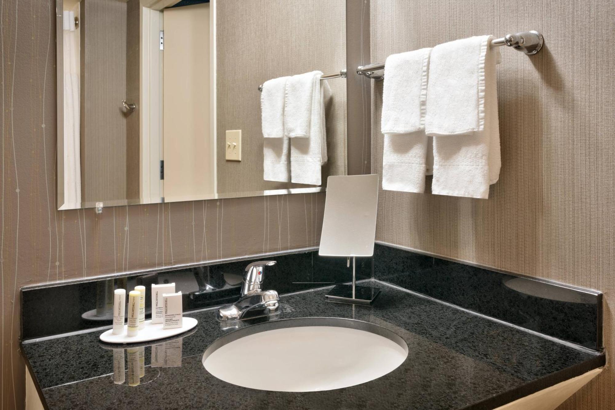 Courtyard By Marriott Charlotte Airport Loso Экстерьер фото
