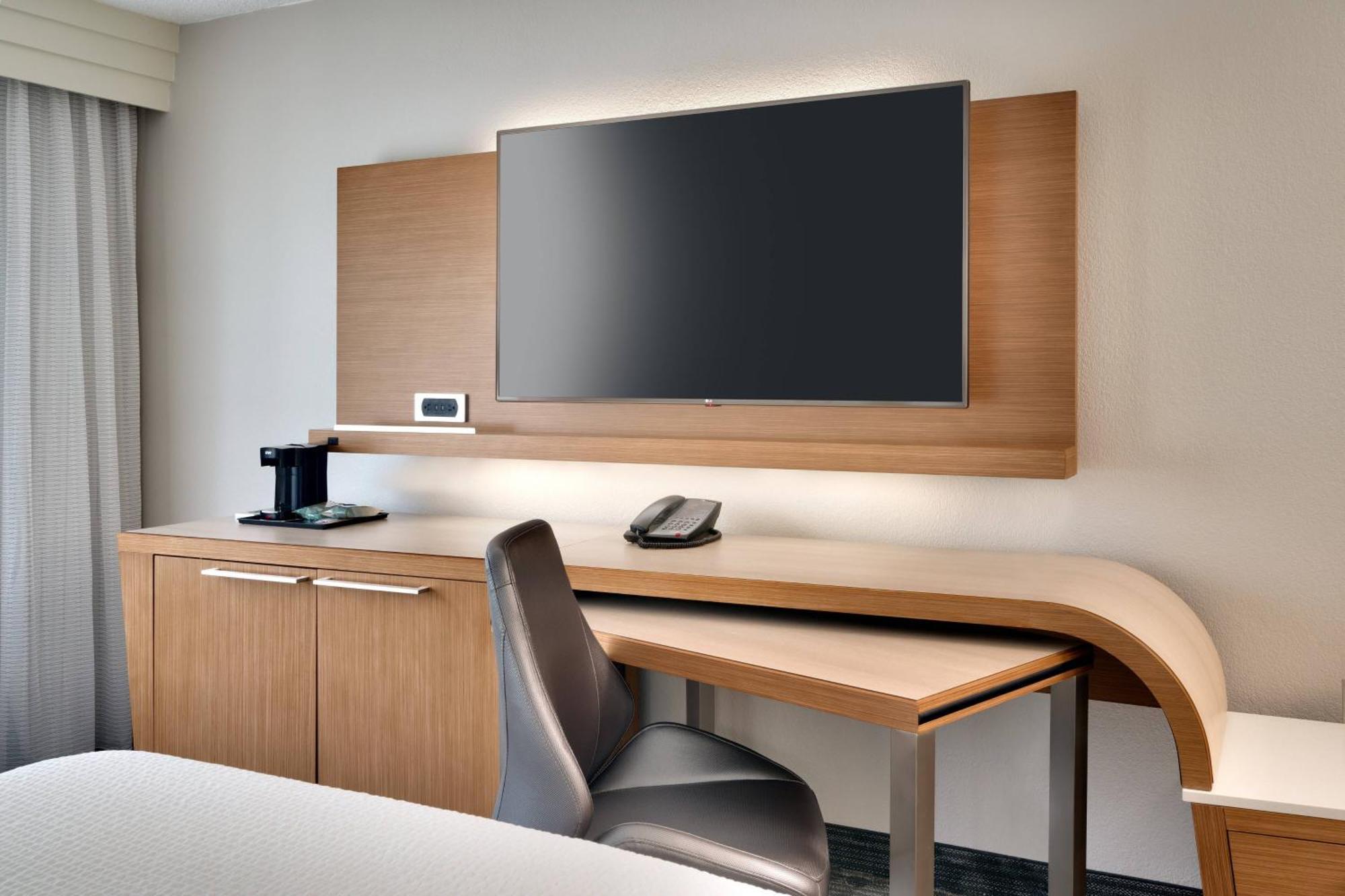 Courtyard By Marriott Charlotte Airport Loso Экстерьер фото