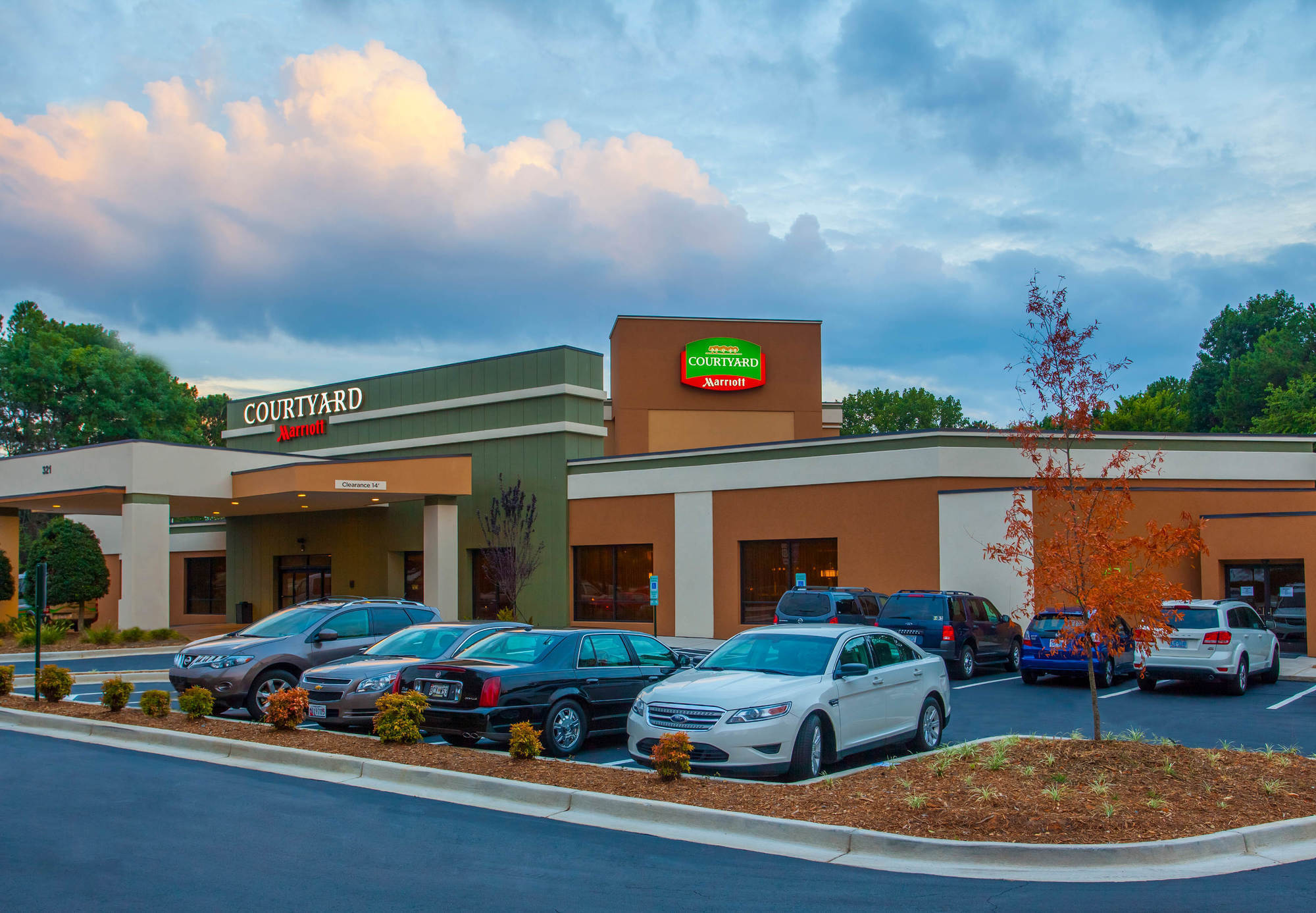 Courtyard By Marriott Charlotte Airport Loso Экстерьер фото